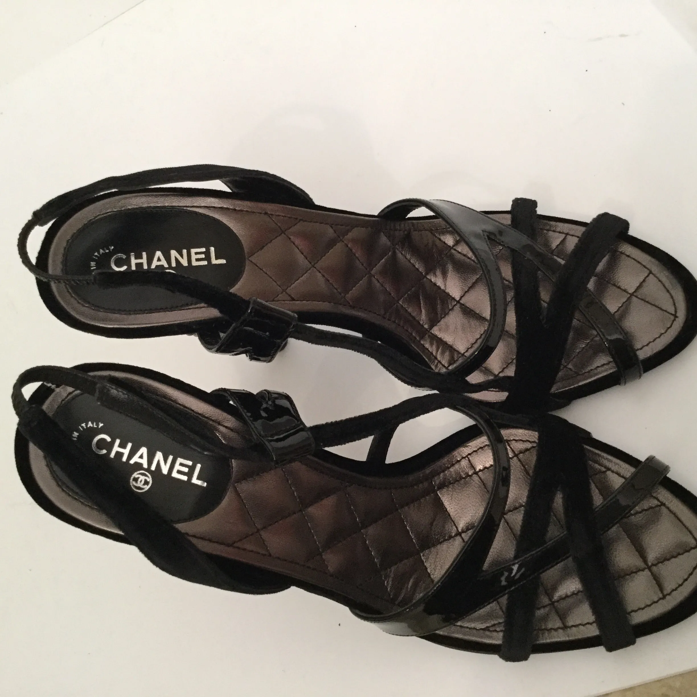 Brand New Chanel 04A 2004 Fall Black Velvet Patent Leather Sandal Heels pearl embellishment EU 38.5