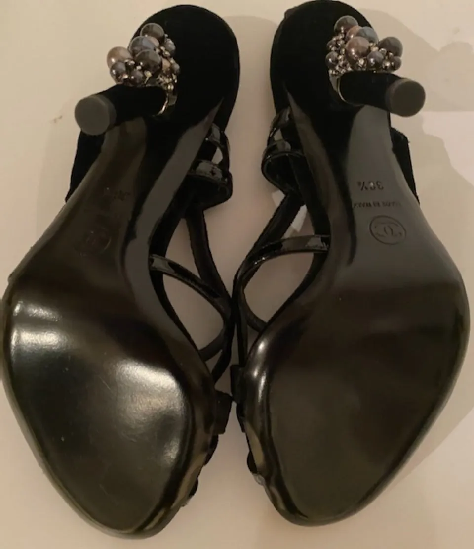 Brand New Chanel 04A 2004 Fall Black Velvet Patent Leather Sandal Heels pearl embellishment EU 38.5